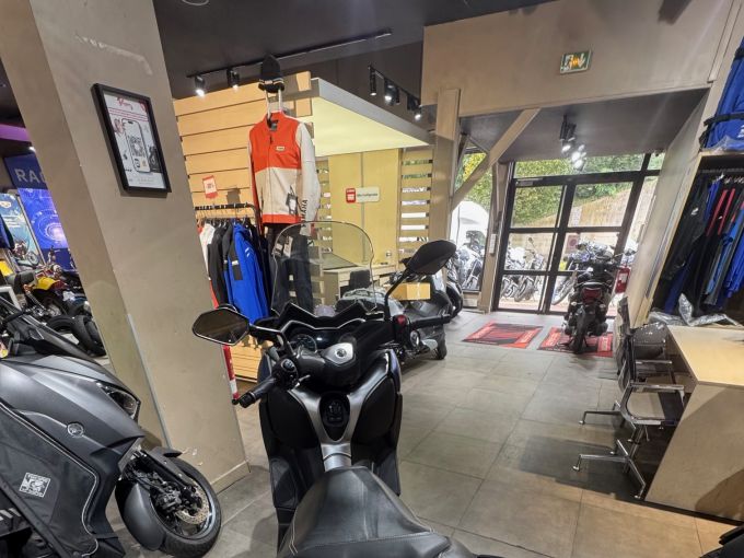 YAMAHA X-MAX 125 4