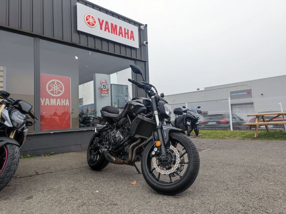 YAMAHA MT-07 (47.5CV) 4