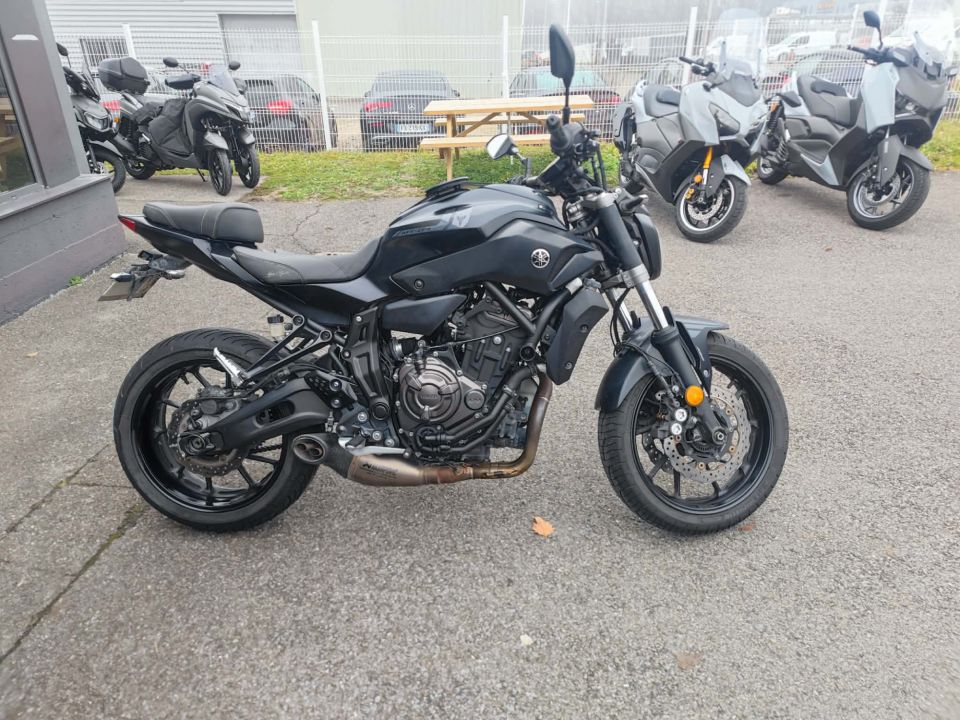 YAMAHA MT-07 (47.5CV) 4