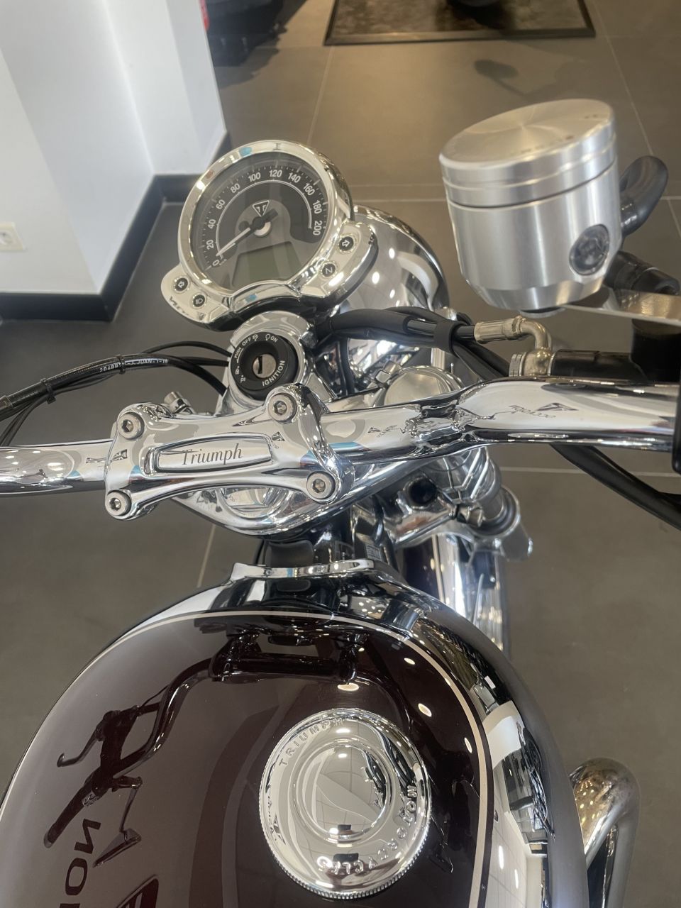 TRIUMPH STREET SCRAMBLER  900 4