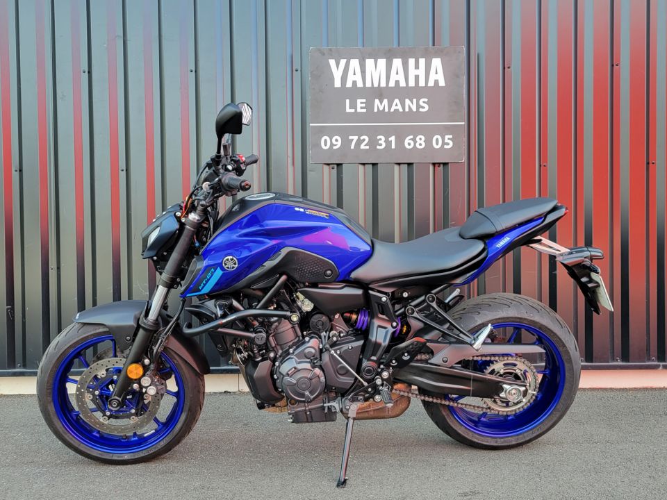 YAMAHA MT-07 4