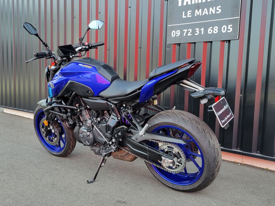 YAMAHA MT-07 4