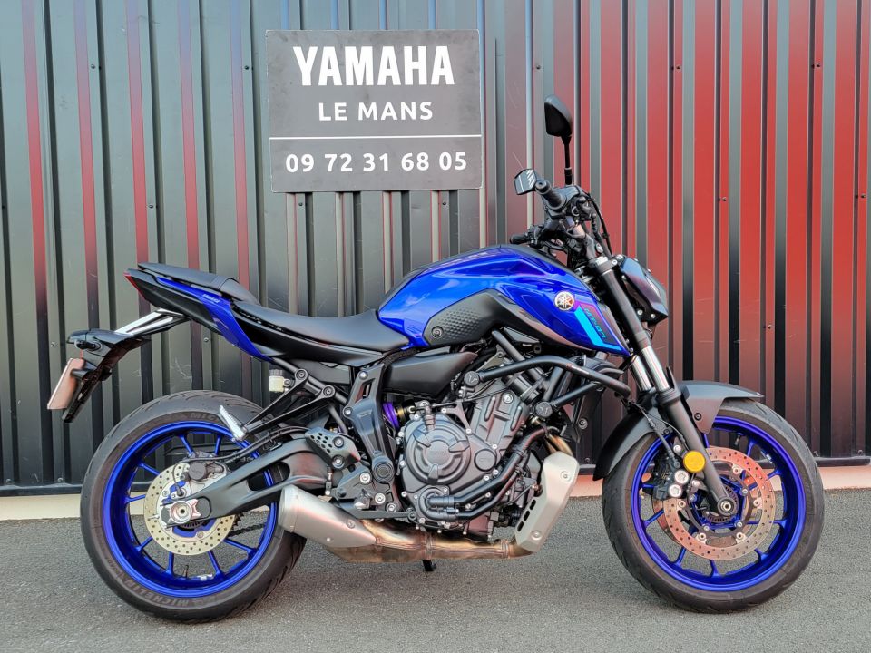 YAMAHA MT-07 4