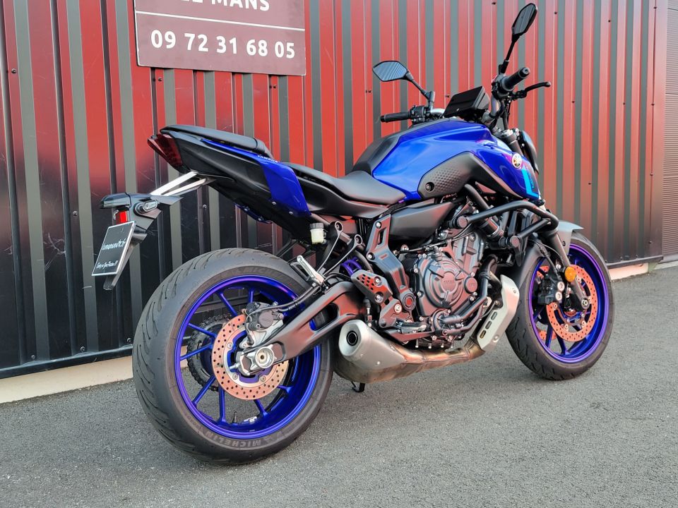 YAMAHA MT-07 4