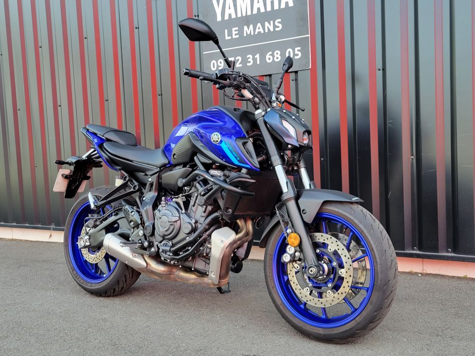YAMAHA MT-07 4