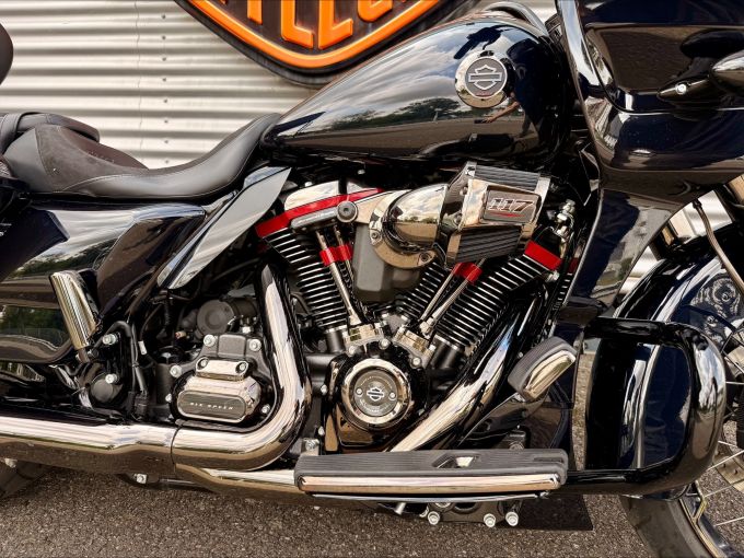 HARLEY-DAVIDSON TOURING STREET GLIDE 1923 CVO  4