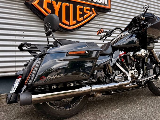 HARLEY-DAVIDSON TOURING STREET GLIDE 1923 CVO  4