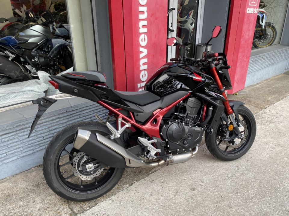 HONDA CB750 HORNET 4