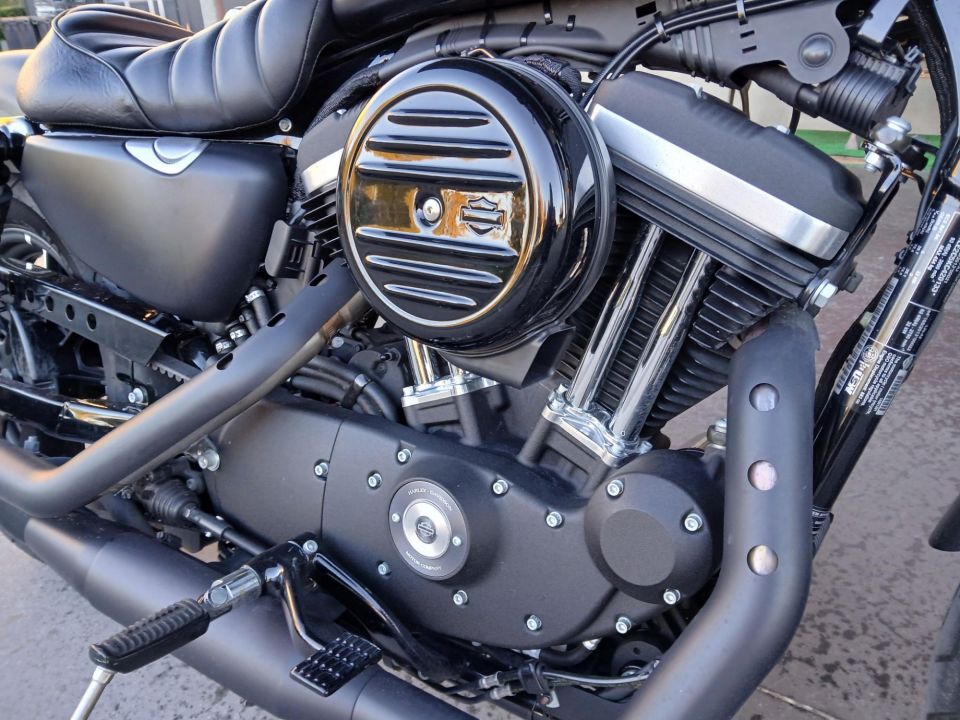 HARLEY-DAVIDSON SPORTSTER IRON 883 4