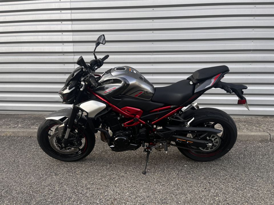 KAWASAKI Z900 A2 4