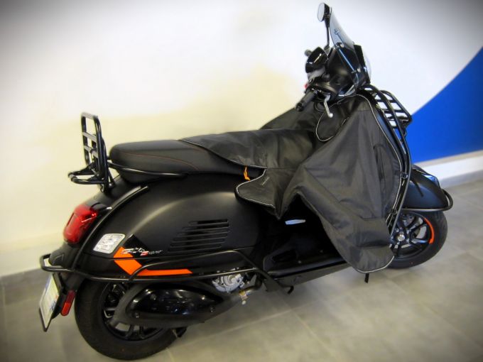 VESPA GTS 300 HPE SUPER SPORT 4