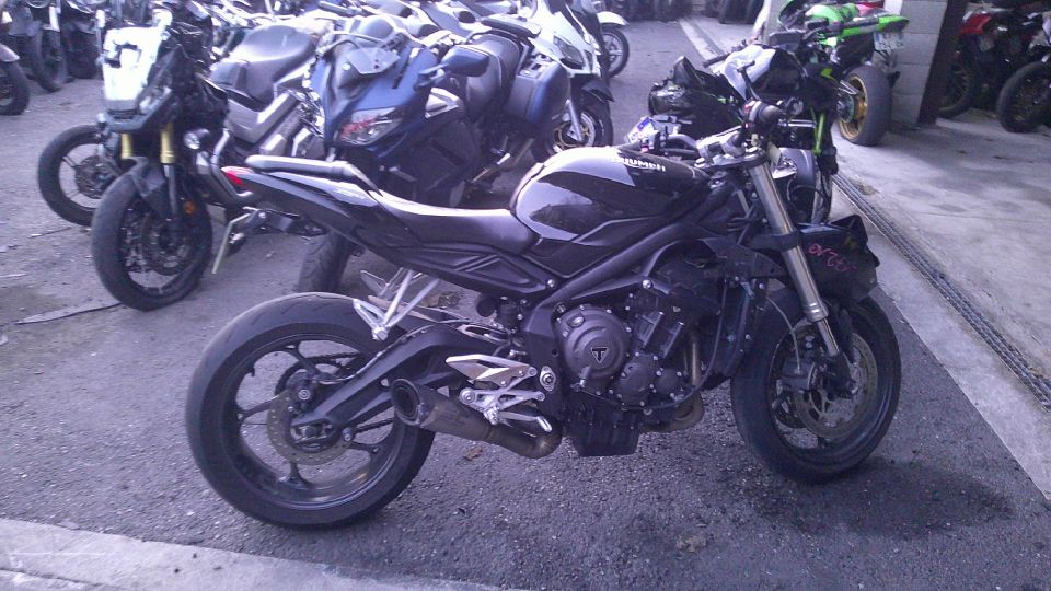 TRIUMPH Street Triple 660 4