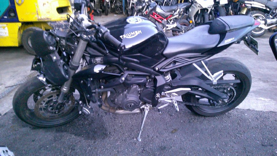 TRIUMPH Street Triple 660 4