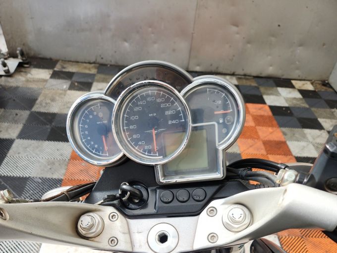 MOTO GUZZI BREVA 850 4