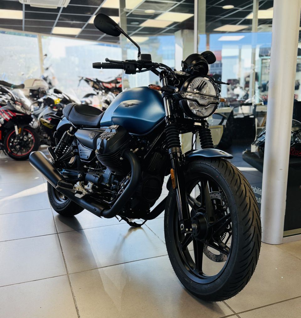 MOTO GUZZI V7 STONE 850 4