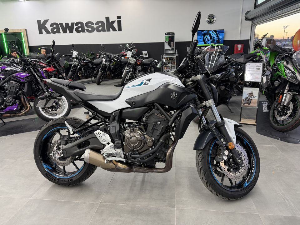 YAMAHA MT-07 (47.5CV) 4
