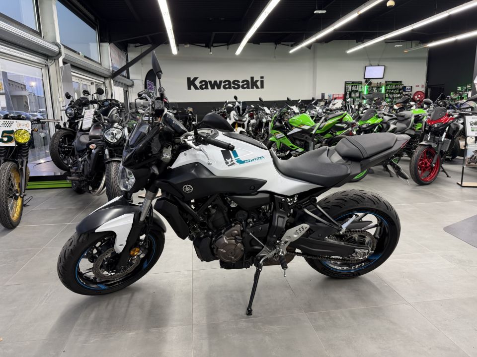YAMAHA MT-07 (47.5CV) 4