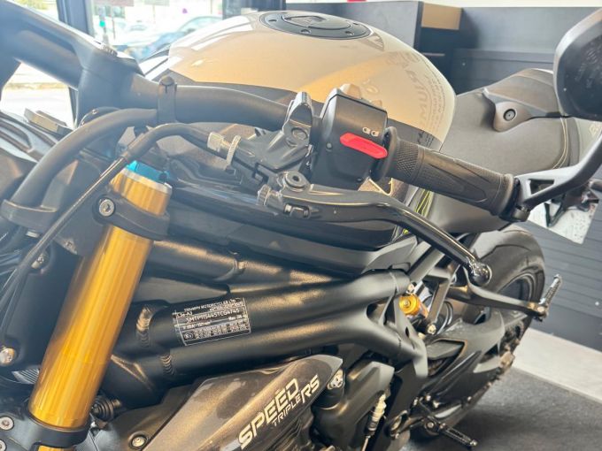 TRIUMPH SPEED TRIPLE 1200 RS 4