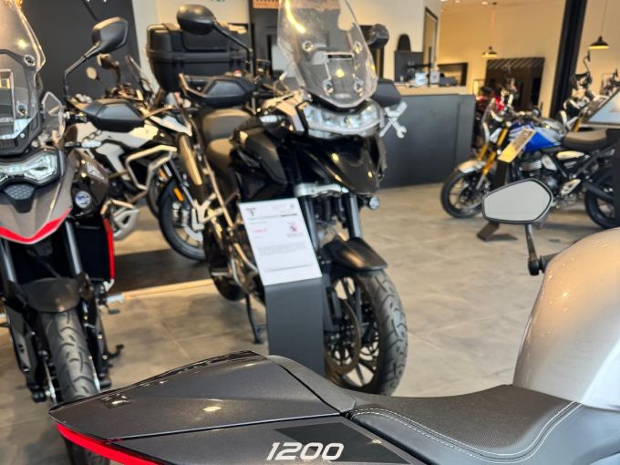 TRIUMPH SPEED TRIPLE 1200 RS 4