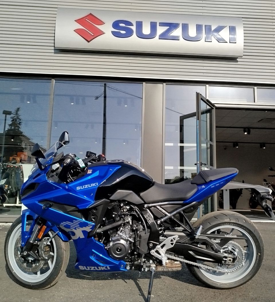 SUZUKI GSX-8R 4