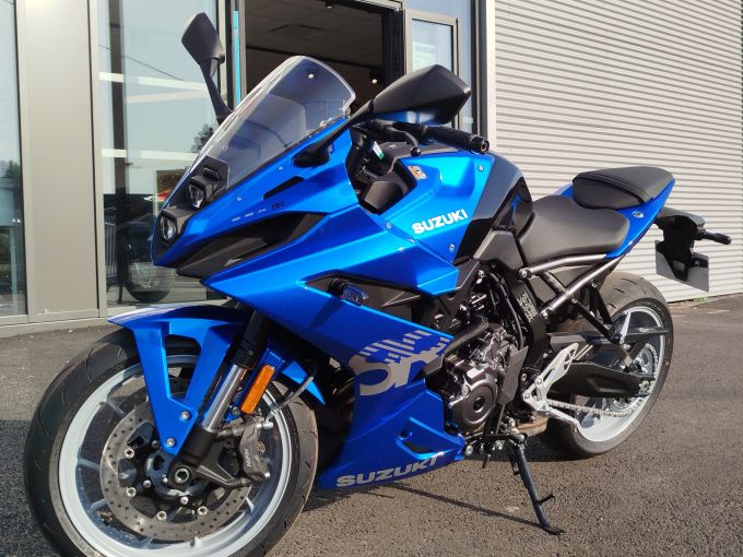 SUZUKI GSX-8R 4