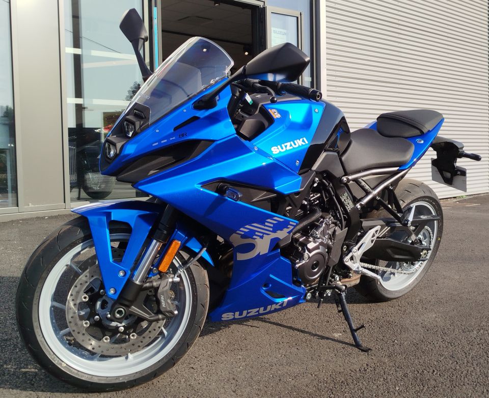SUZUKI GSX-8R 4