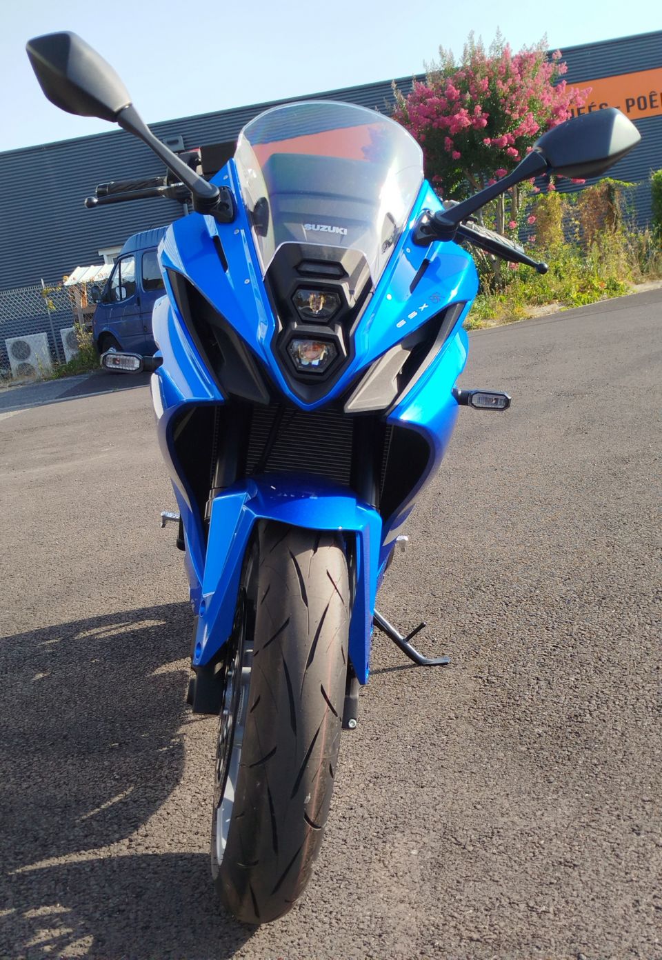 SUZUKI GSX-8R 4
