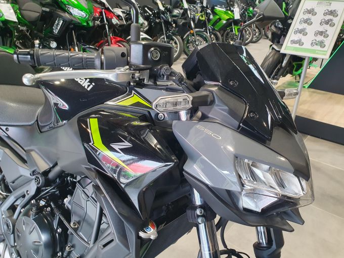 KAWASAKI Z 650 (47.5CV) 4
