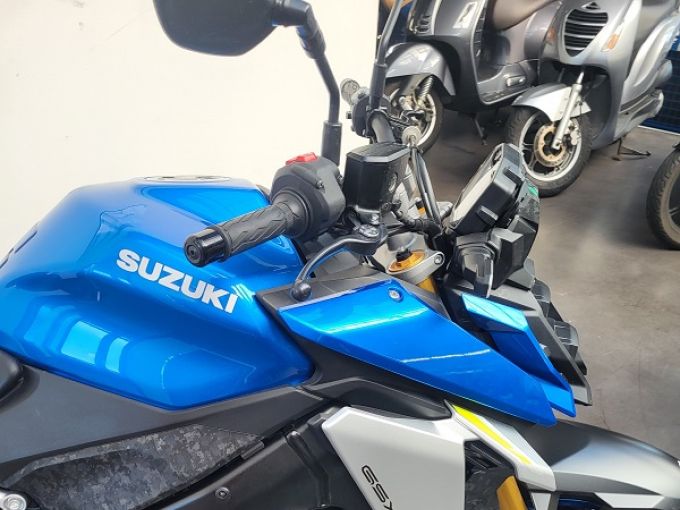 SUZUKI GSX-S 1000 4