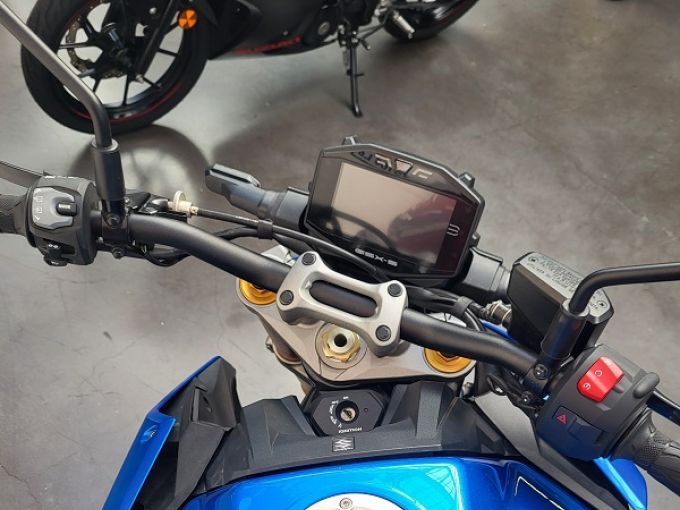 SUZUKI GSX-S 1000 4