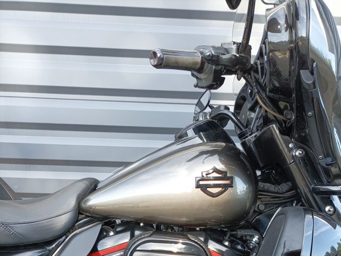 HARLEY-DAVIDSON TOURING ELECTRA GLIDE 1923 ULTRA CVO 4