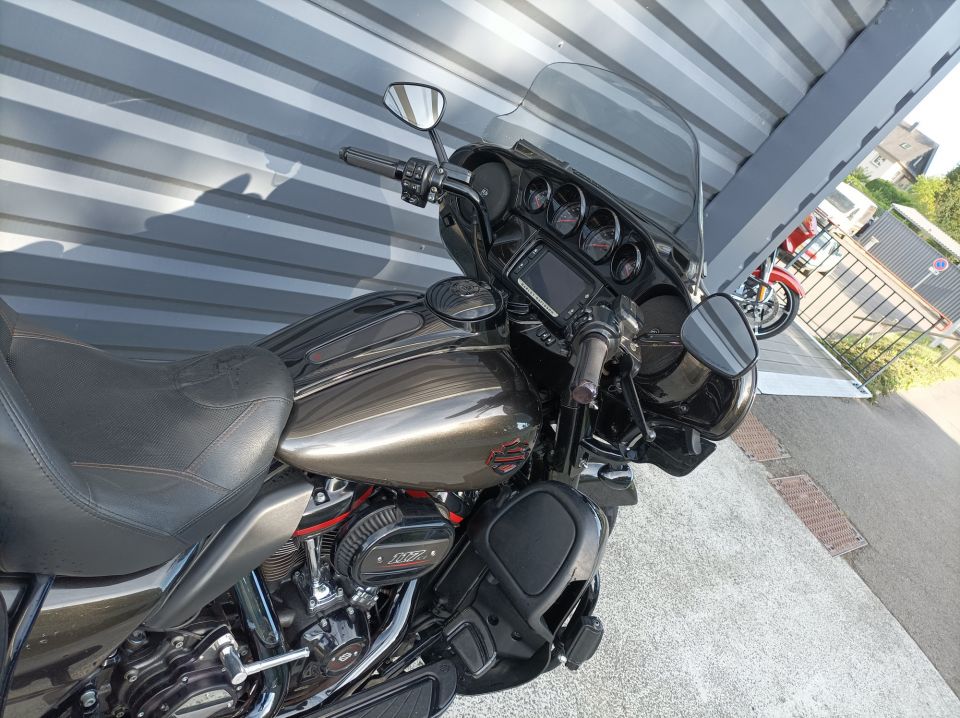 HARLEY-DAVIDSON TOURING ELECTRA GLIDE 1923 ULTRA CVO 4