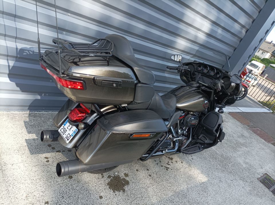 HARLEY-DAVIDSON TOURING ELECTRA GLIDE 1923 ULTRA CVO 4