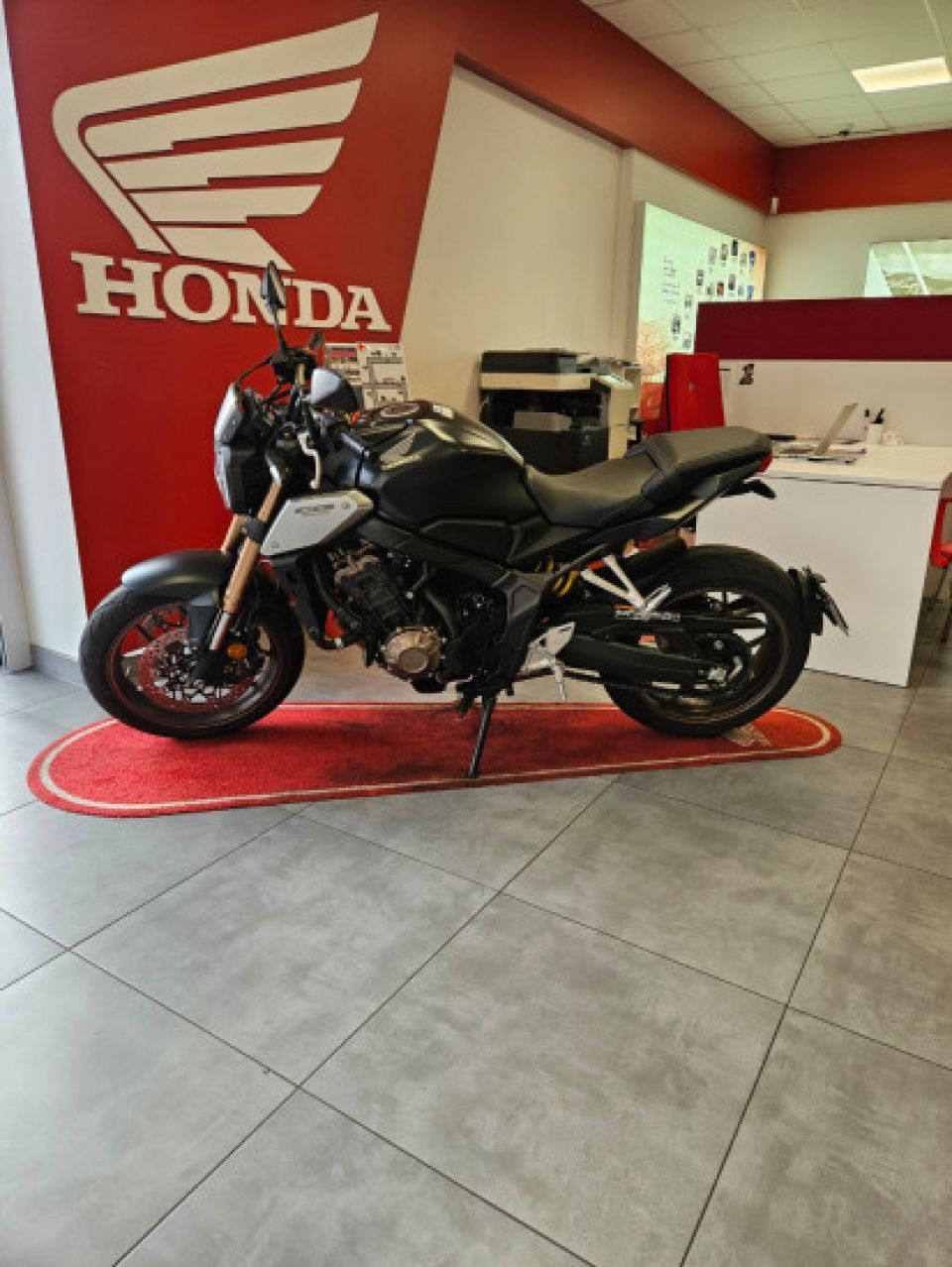 HONDA CB650R Neo Sports Café 4