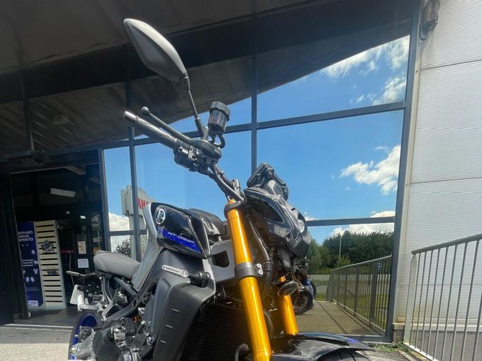 YAMAHA MT-09 SP 4
