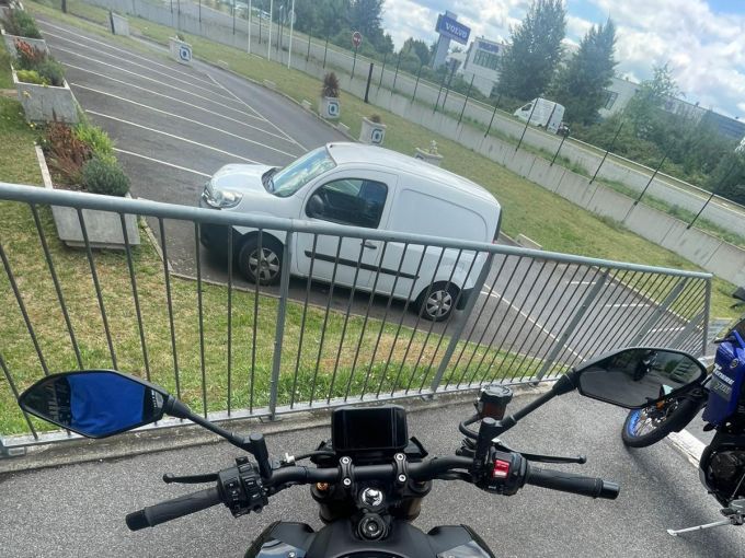YAMAHA MT-09 SP 4