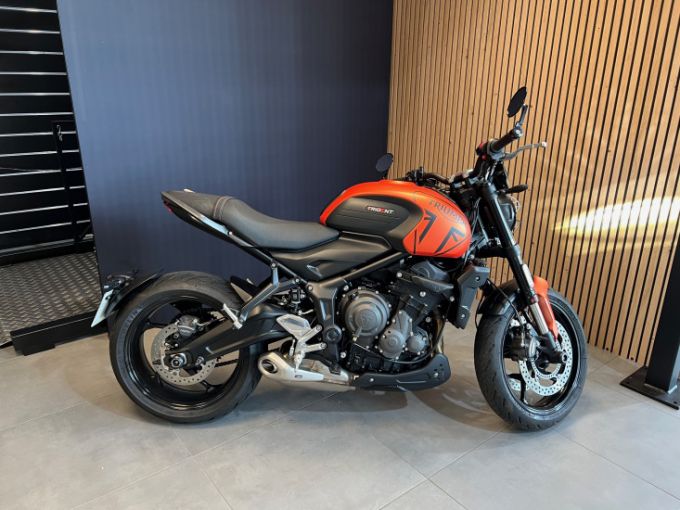 TRIUMPH TRIDENT 660 4