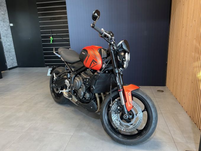 TRIUMPH TRIDENT 660 4