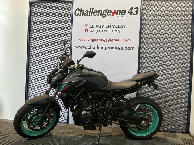 YAMAHA MT-07 4