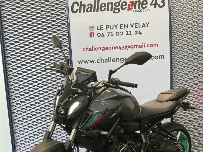 YAMAHA MT-07 4