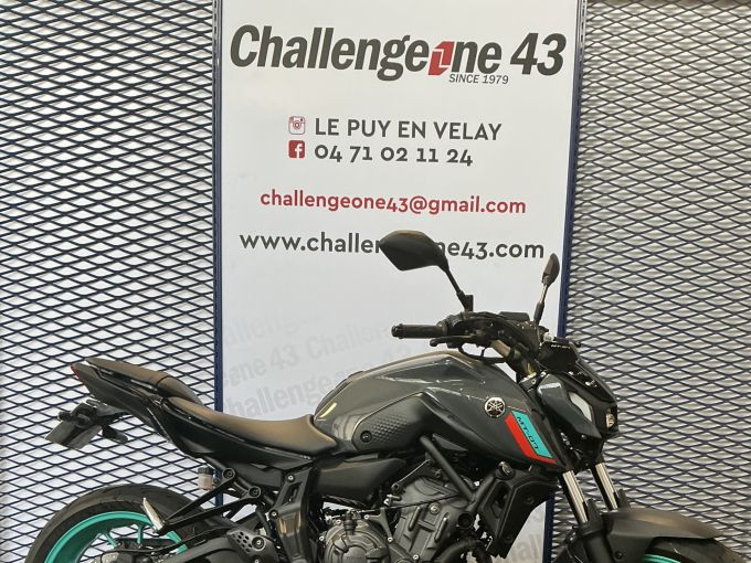 YAMAHA MT-07 4