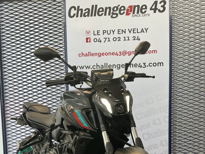 YAMAHA MT-07 4