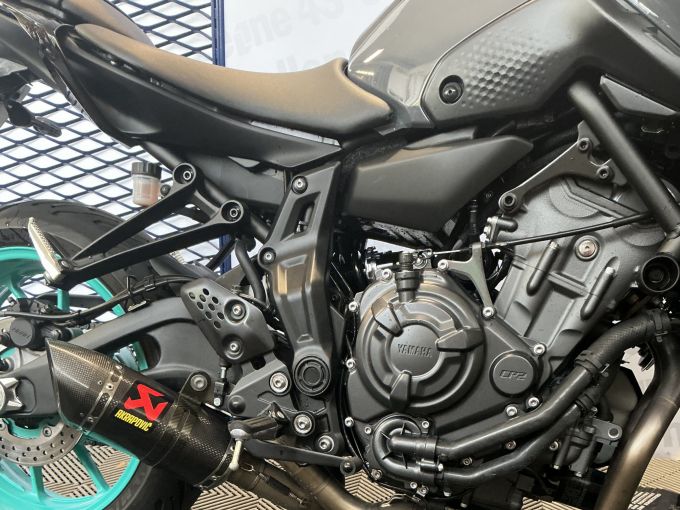 YAMAHA MT-07 4