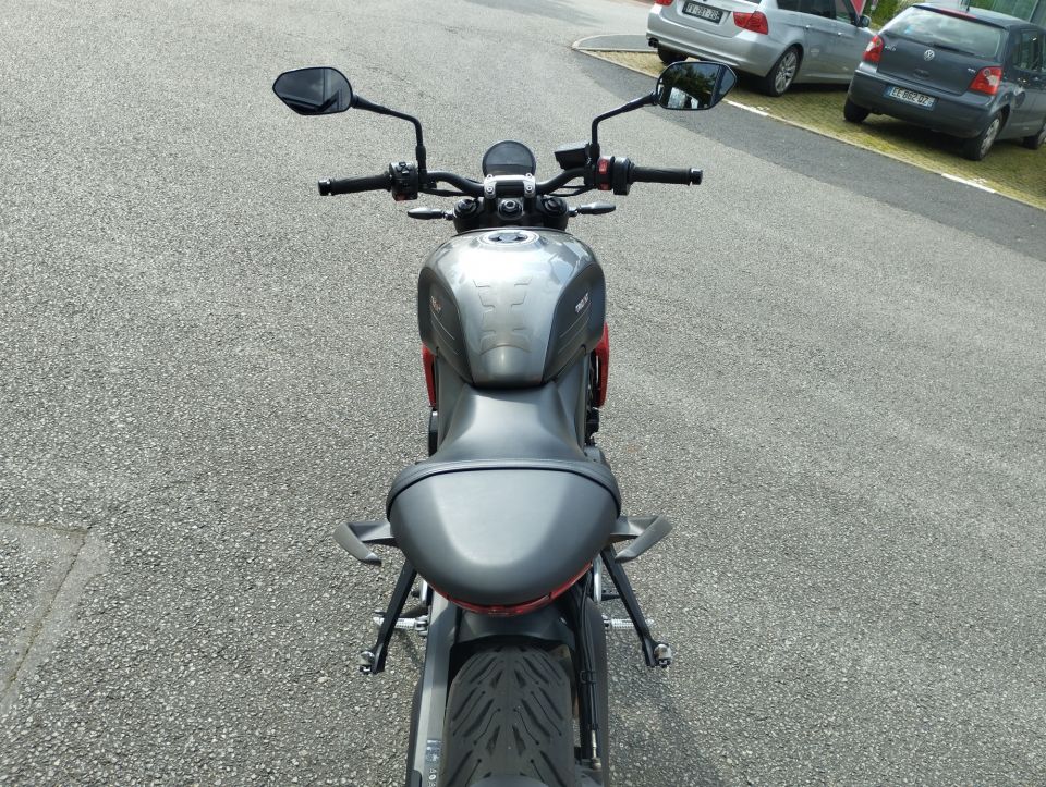 TRIUMPH TRIDENT 660 4