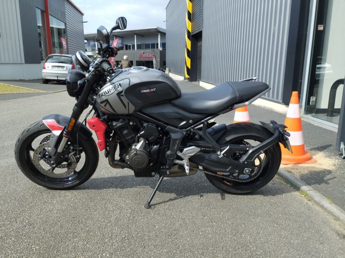 TRIUMPH TRIDENT 660 4