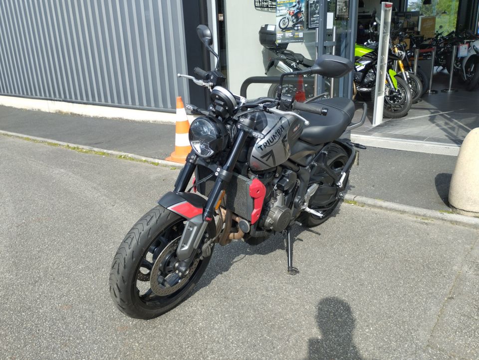 TRIUMPH TRIDENT 660 4