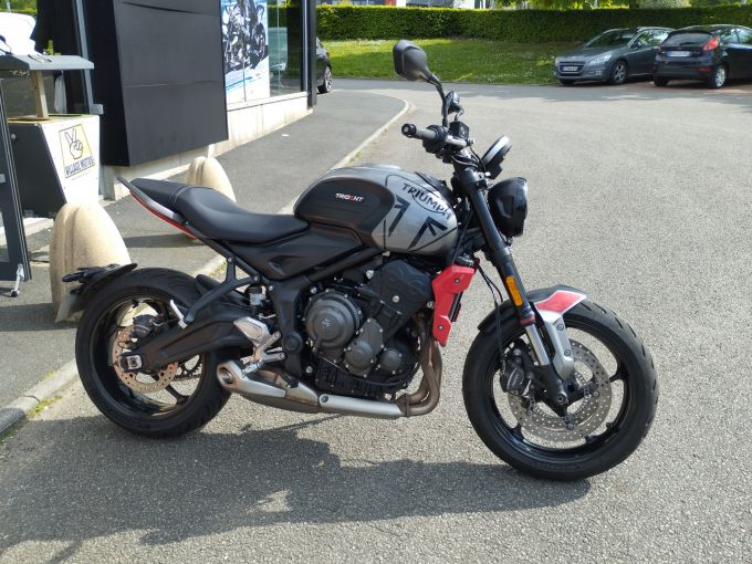 TRIUMPH TRIDENT 660 4