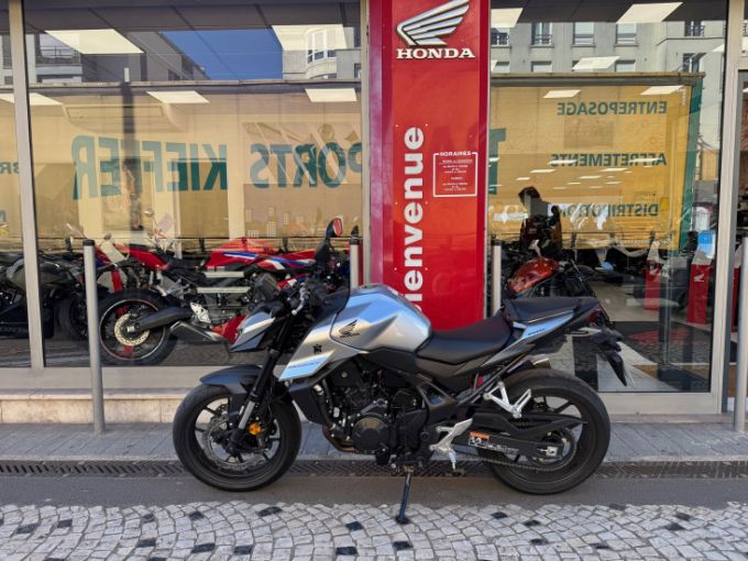 HONDA CB 750 HORNET 4