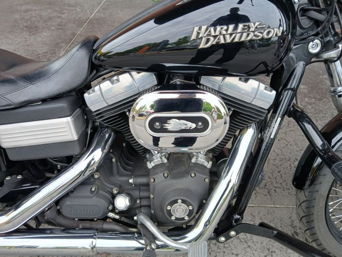 HARLEY-DAVIDSON DYNA STREET BOB 1584 4