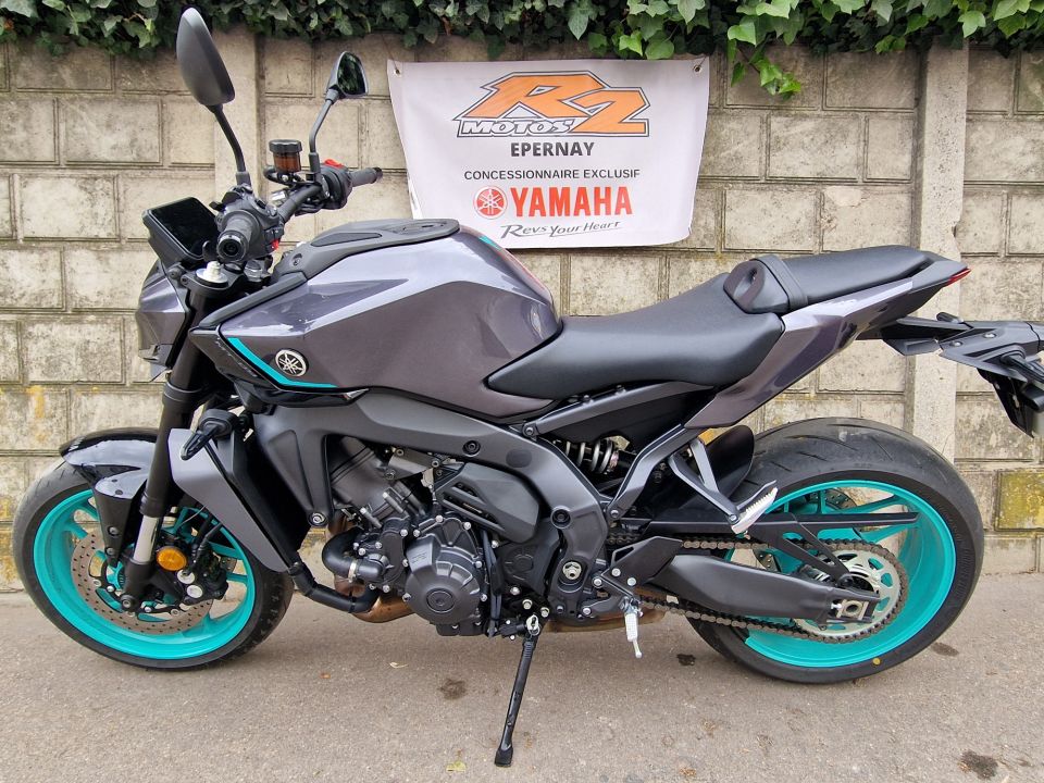 YAMAHA MT-09 Y-AMT 2024 4